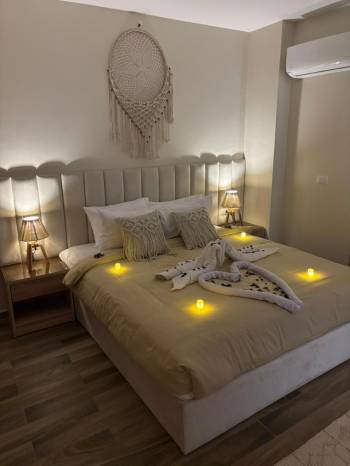 Deluxe King Room5