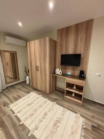 Family Room with Balcony4